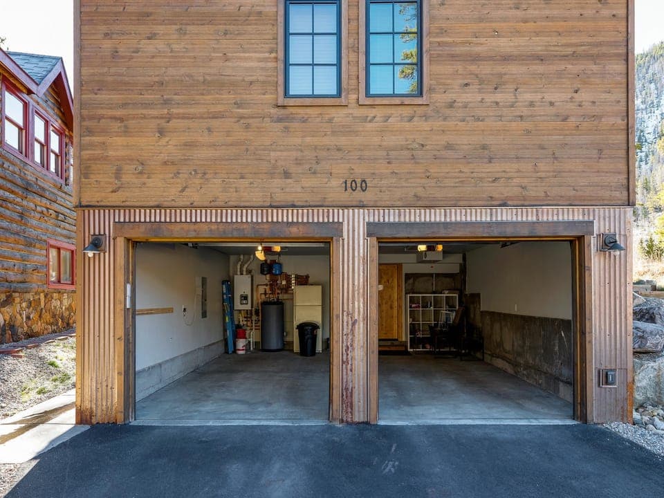 FS100 Garage