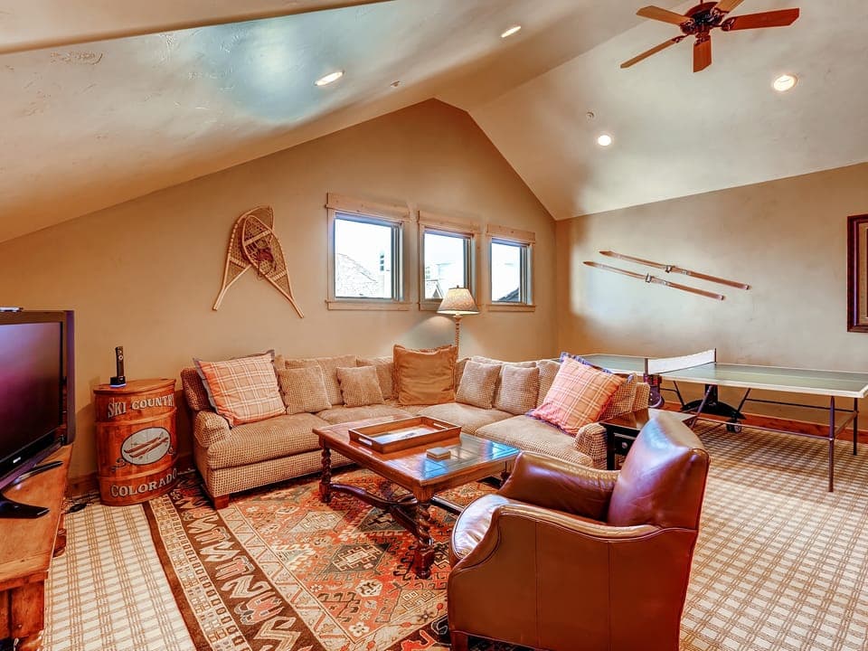5 Bed/5 Bath Condo - Steps from the Chairlift! Apartment in Edwards