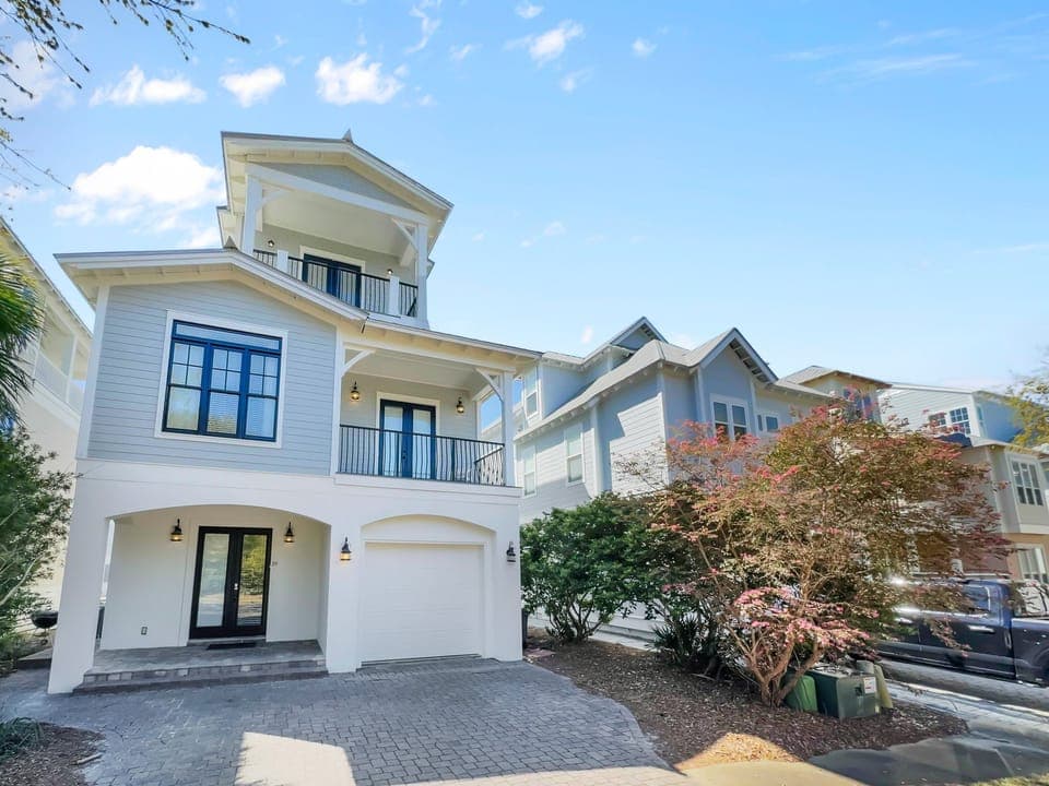 Pompano Palace | Front Exterior