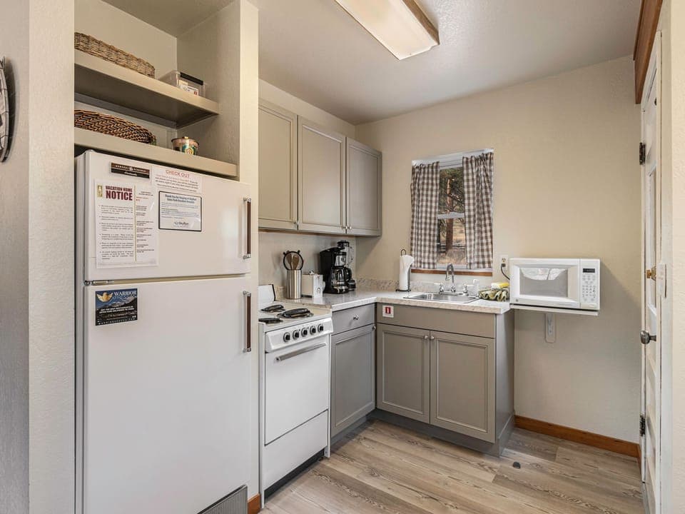 Blue Jay Bungalow - Newly remodeled kitchen lots of space for meal prepping.