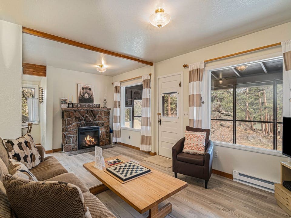 Blue Jay Bungalow - Warm up to the fireplace and play some checkers with the family.