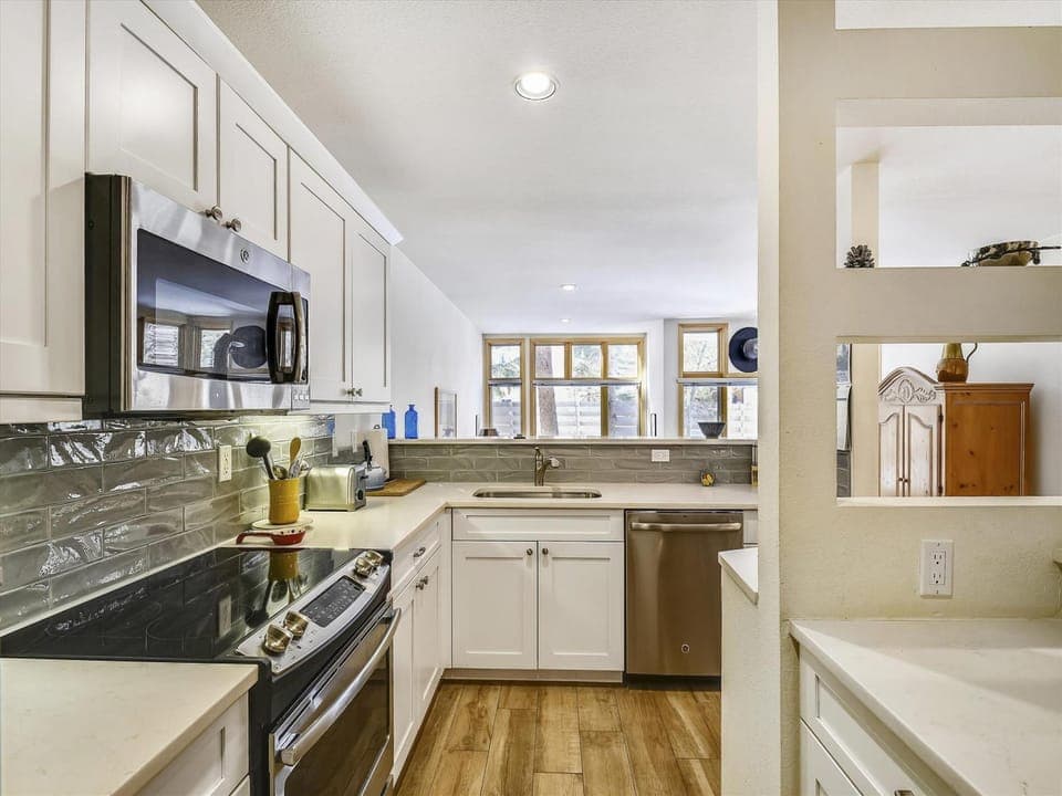 RG106C Kitchen