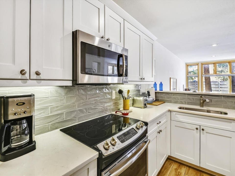 RG106C Kitchen