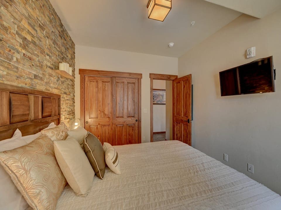 Bedroom #2 with Queen size bed