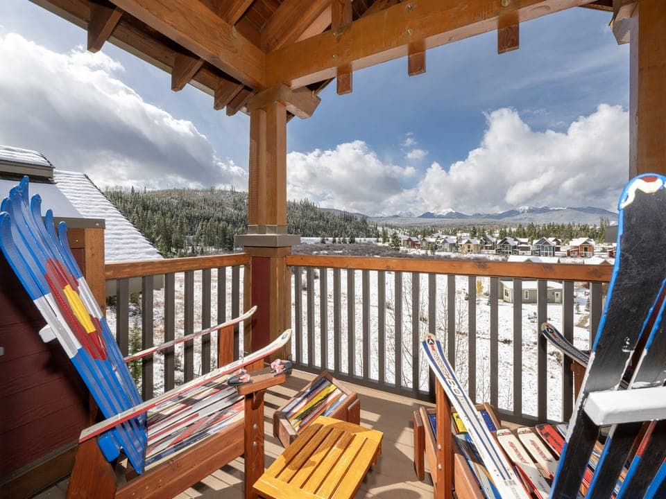 Relax and enjoy Rocky Mountain Views!