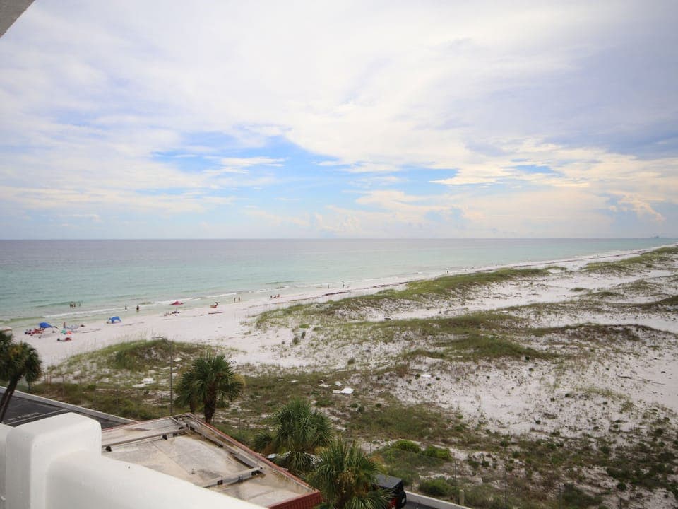 Entrance / Kitchen View