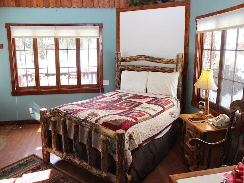 Aspen Log Queen Size Bed