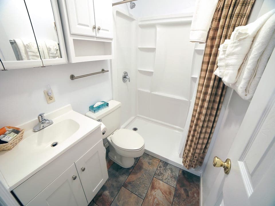 Full Bathroom