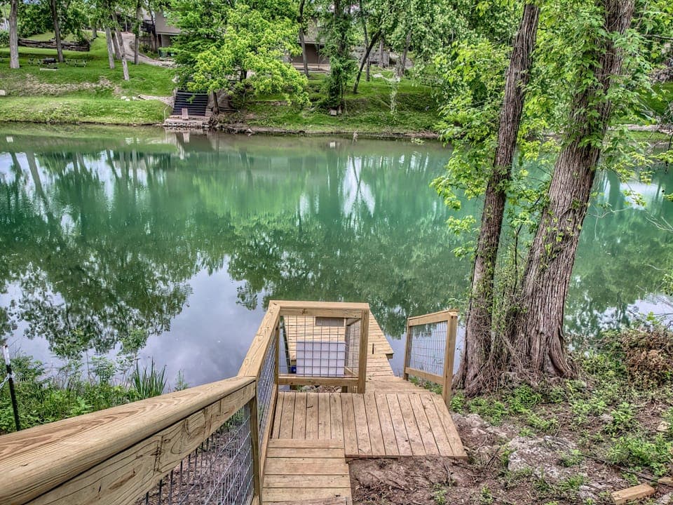 New Steps and floating dock added May of 2024!