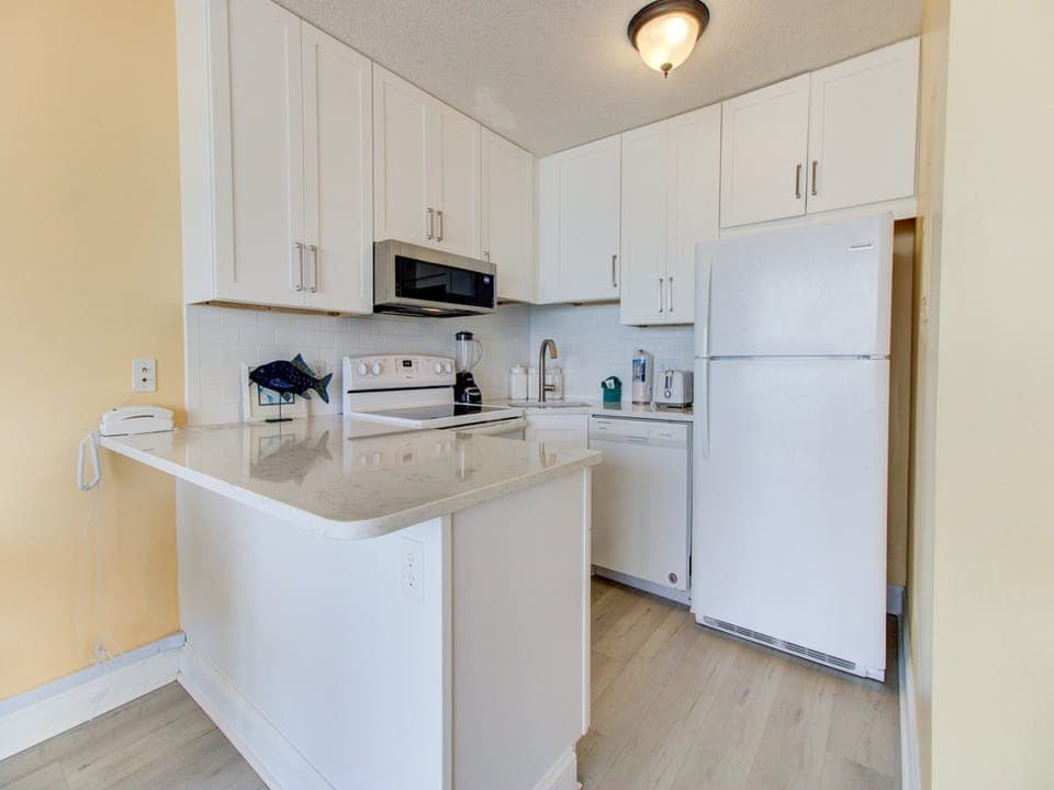 Atlantic Towers 709-print-032-032-Kitchen-4200x2760-300dpi