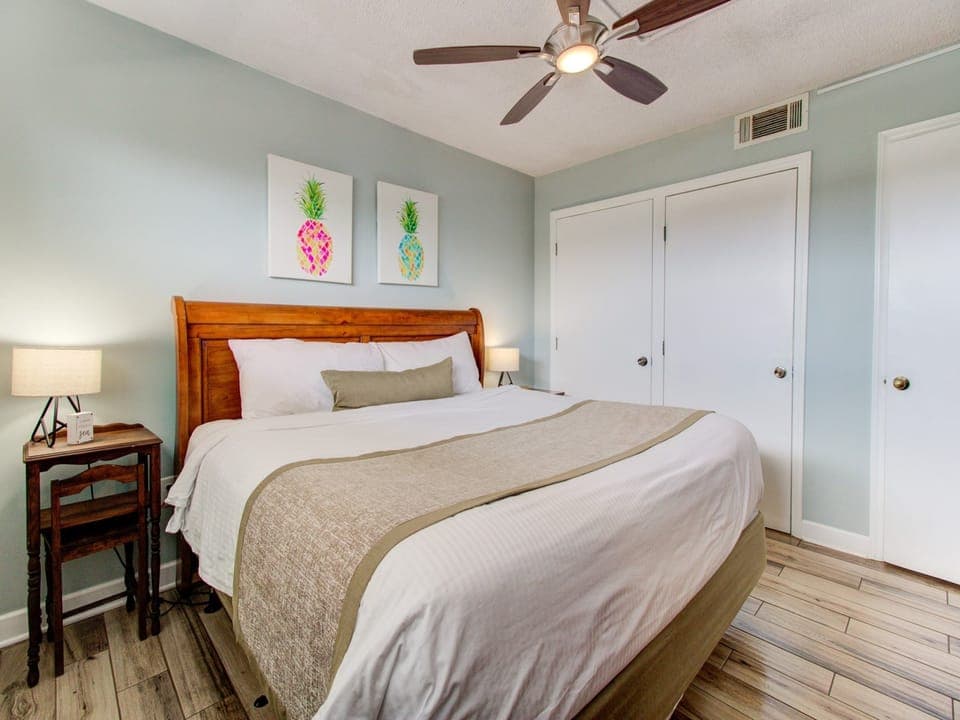 1615 Lake Park Blvd S Unit 412-print-001-001-Bedroom-4200x2761-300dpi