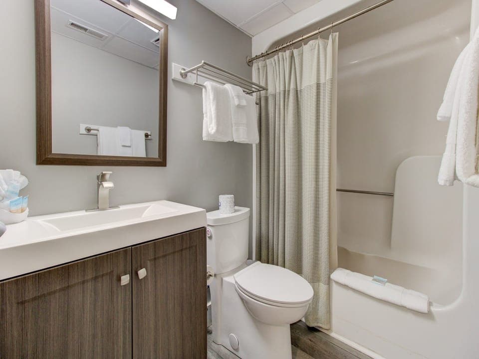 Atlantic Towers 703-print-015-013-Bathroom-4200x2761-300dpi
