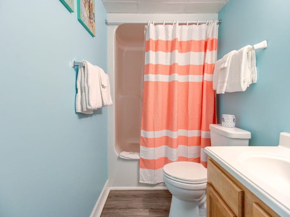 Atlantic Towers 1106-print-017-024-Bathroom-4200x2760-300dpi