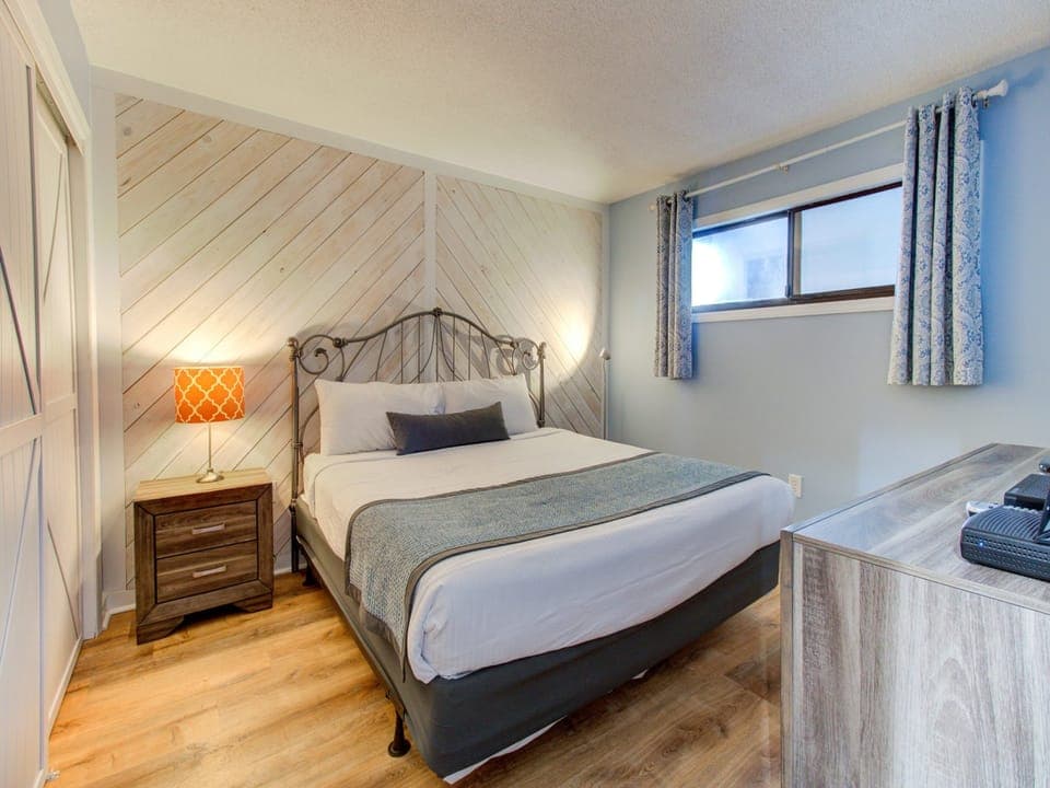 Atlantic Towers 309-print-015-041-Bedroom-4200x2759-300dpi