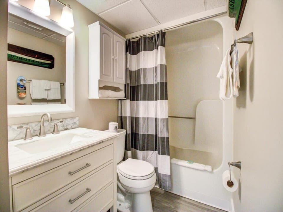 Atlantic Towers 1107-large-015-018-Bathroom-1499x1000-72dpi