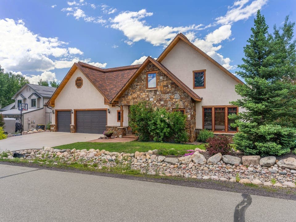 Cherry Drive - a SkyRun Steamboat Property - Welcome to Cherry Drive! Your home away from home in beautiful Steamboat Springs! - Large home, driveway, green lawn, large trees.