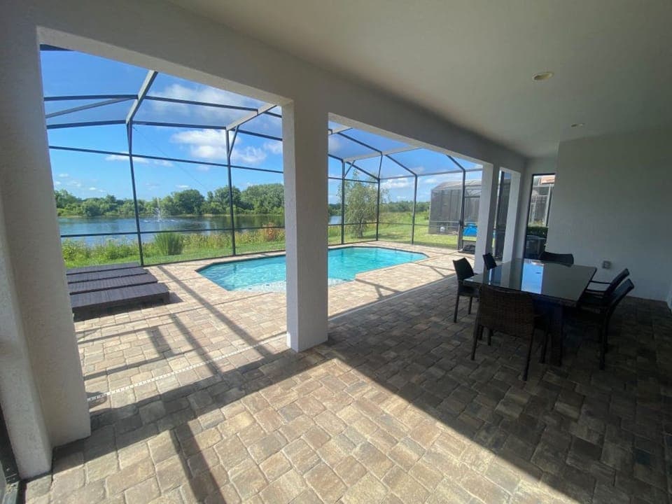 Pool Seating