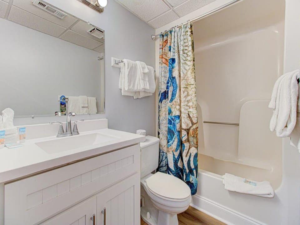 Atlantic Towers 705-large-016-064-Bathroom-1500x986-72dpi