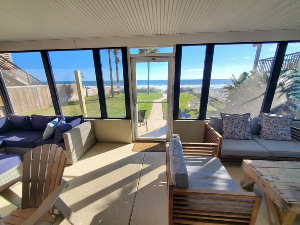 Screened in Lanai