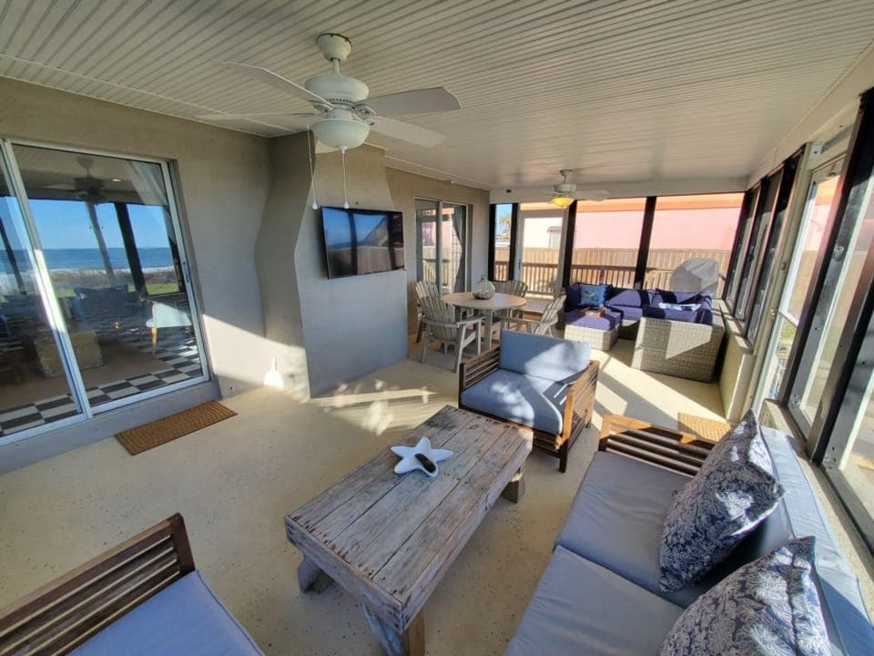 Screened in Lanai