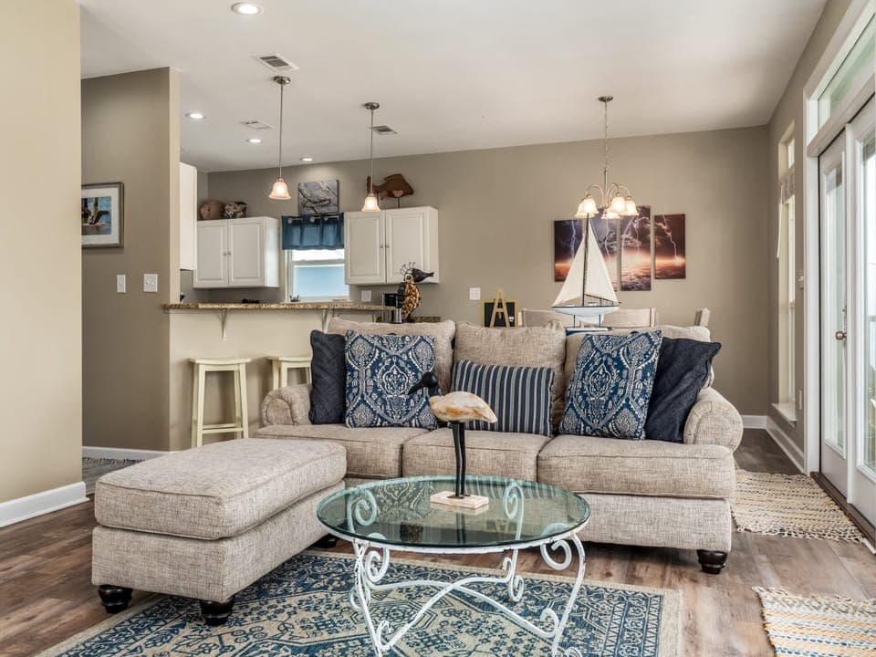 005 Lazy Daze Beach House Open Floor Plan Living Space