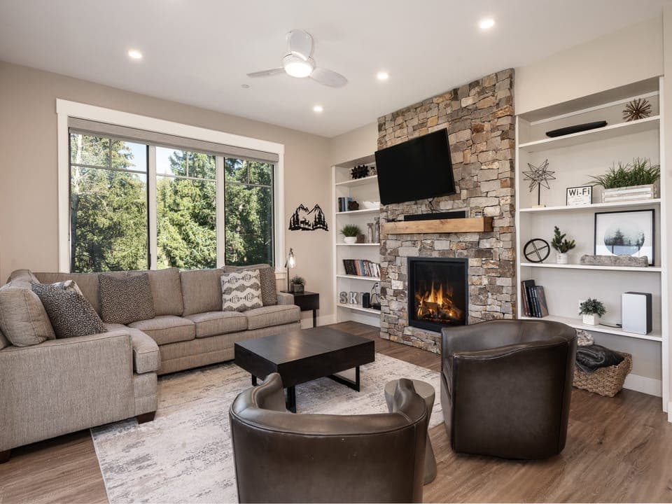 Cozy Mountain Retreat in heart of downtown just one block off of mainstreet