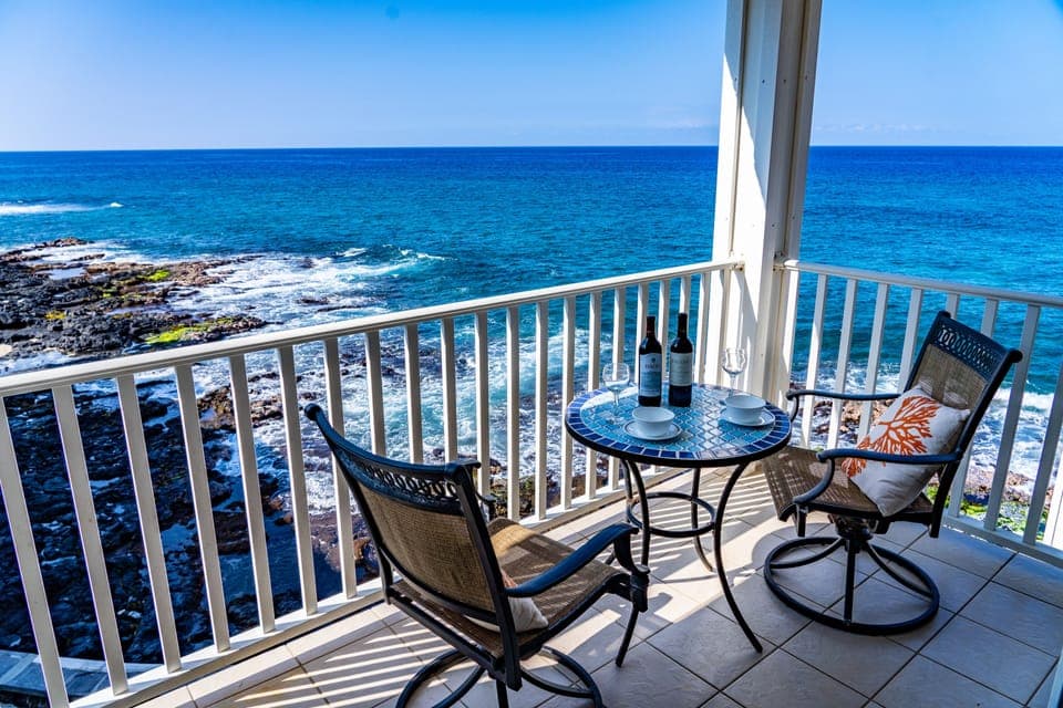 Dining al fresco with amazing, unobstructed ocean views. 