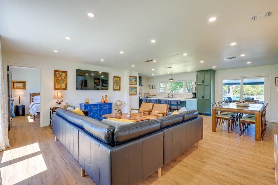 Living Room | Central A/C & Heat