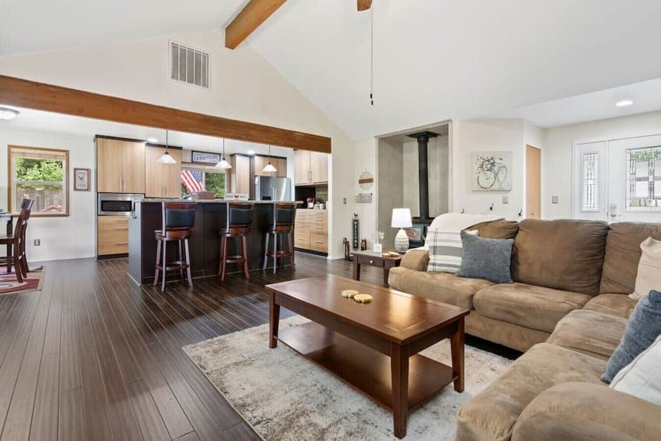 Open concept living area, perfect for entertaining!