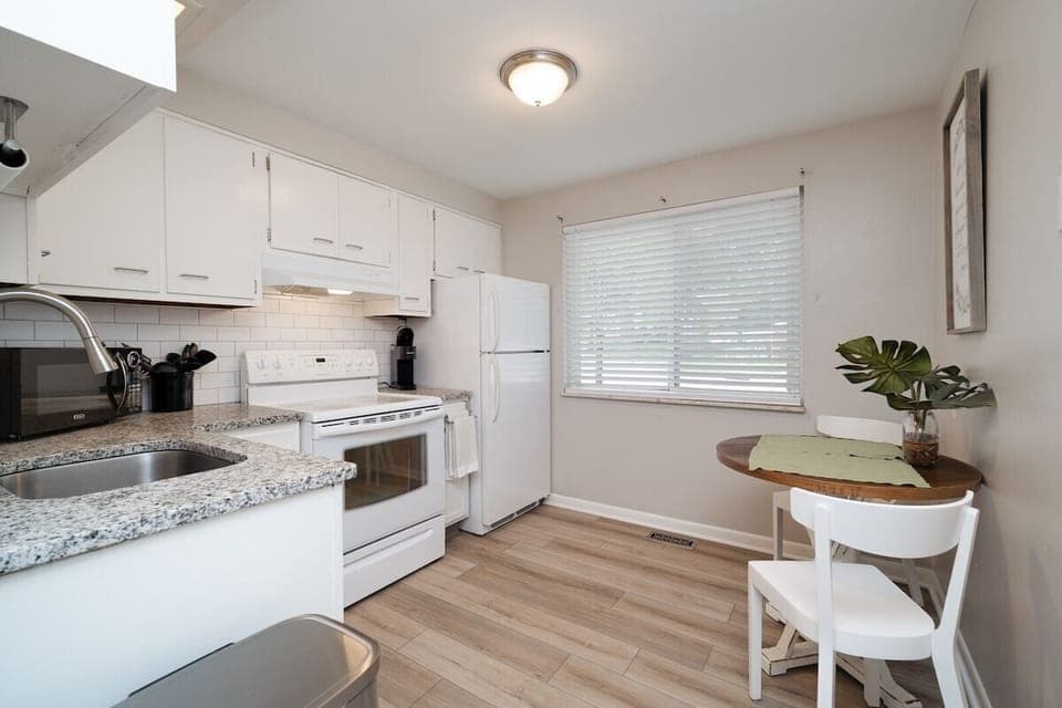 Fully Equipped Kitchen w/Appliances, Keurig and Regular Coffee Makers, Blender, Cookware, Dishes, Utensils & Drinkware