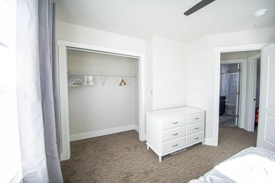 Bedroom 2 - Queen