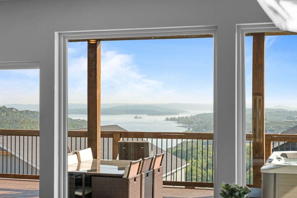 Good mornings guaranteed—those lake views will wow you the second you open your eyes!