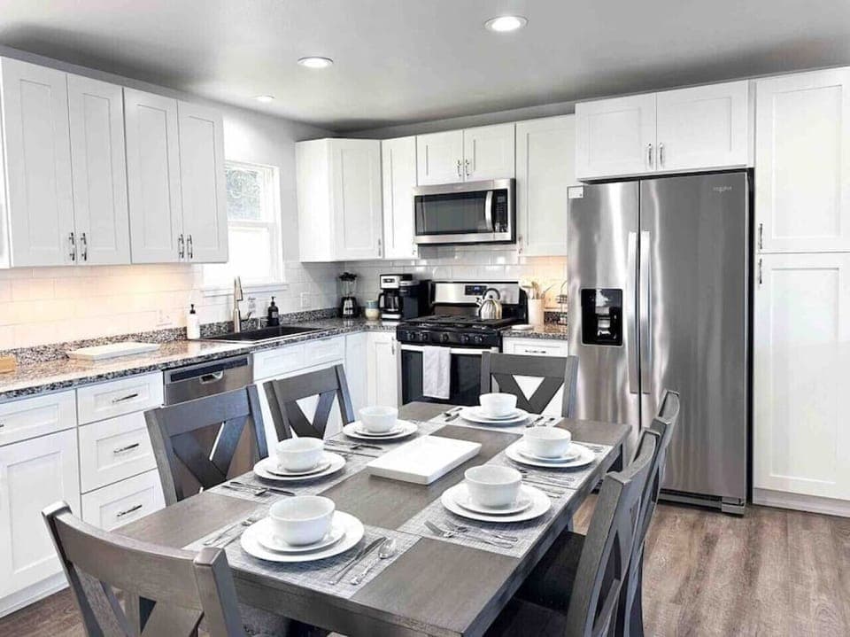 Kitchen | Dining Area