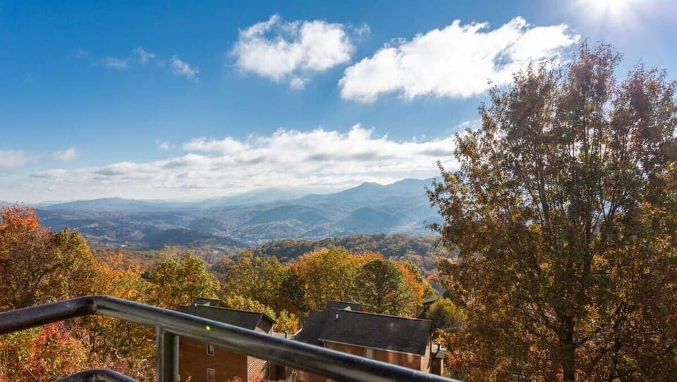 Gorgeous Mt. LeConte Views From The Back Porch!
