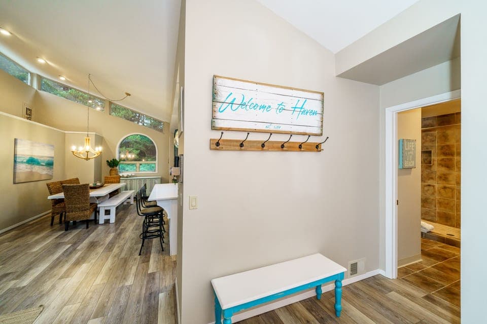 Full bathroom off the entry way with double shower.