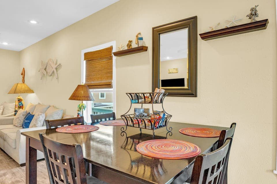 Cozy dining area, ideal for shared meals and laughter after a day in the sun!
