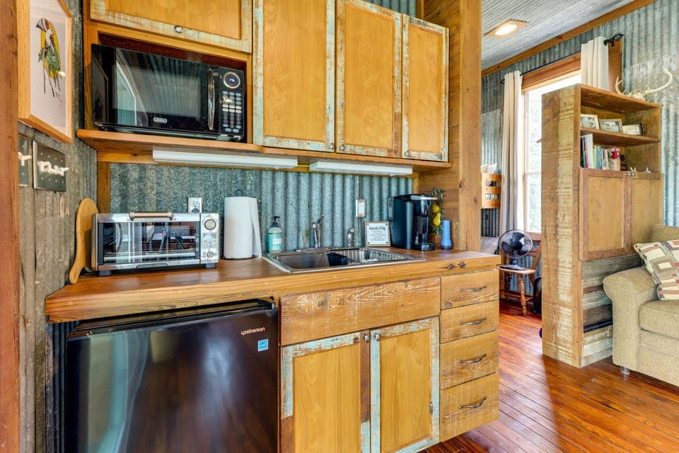 Kitchenette | Keurig Coffee Maker | Toaster Oven | Mini Fridge | Hot Plate