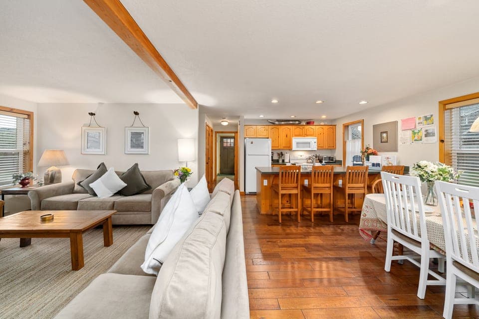 Open living space with Living room with Electric fireplace, Smart TV, comfy furniture, Open to the dining room and fully equipped kitchen.