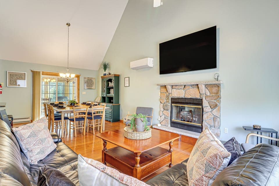 Blakeslee Vacation Rental | 4BR | 3BA | 2,368 Sq Ft | Stairs Required