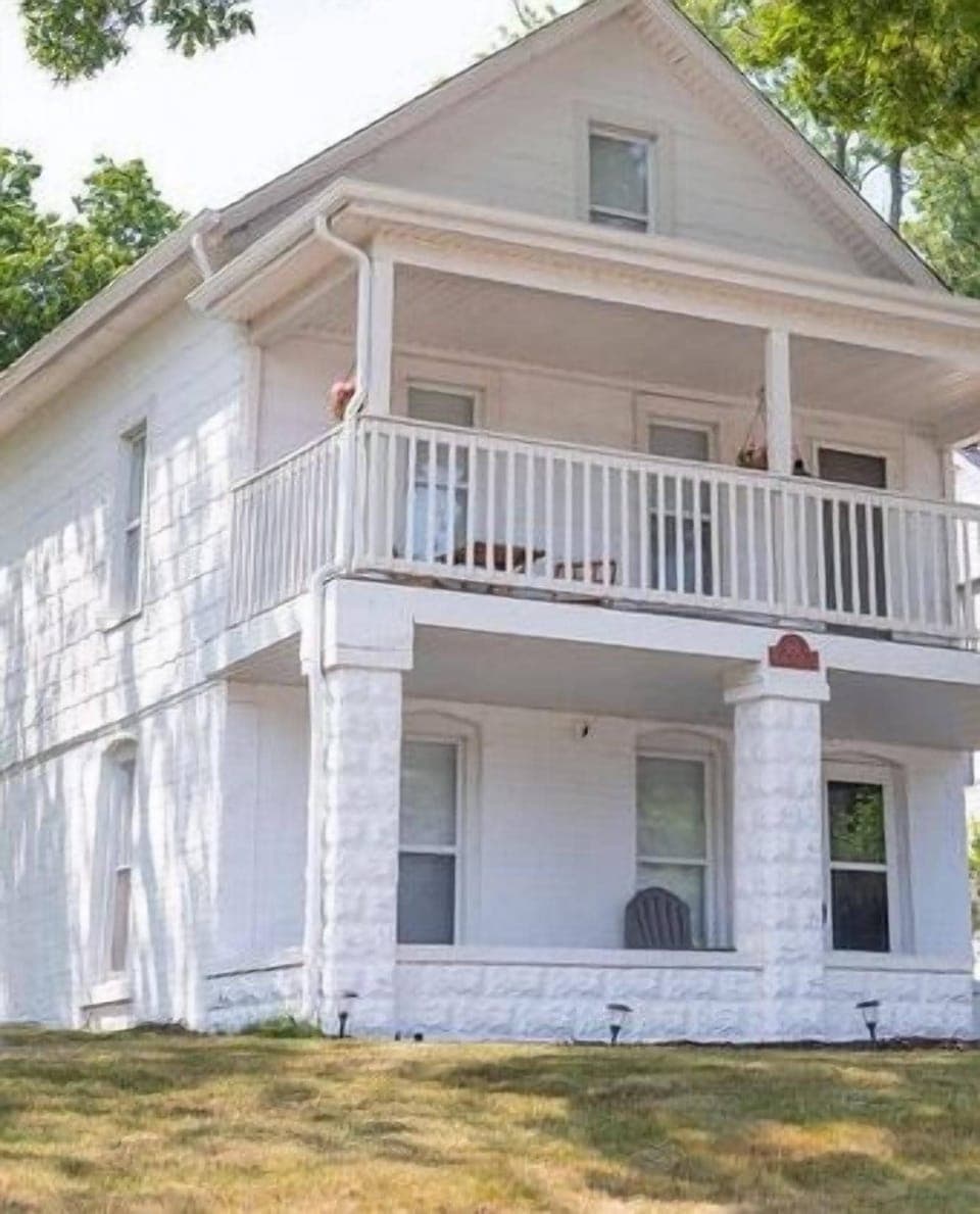 Twin Houses-Side by side