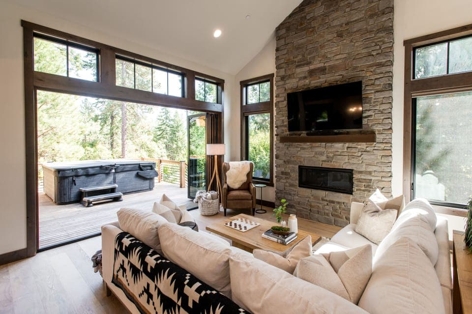 Between Two Pines is the luxury lodge of your dreams!