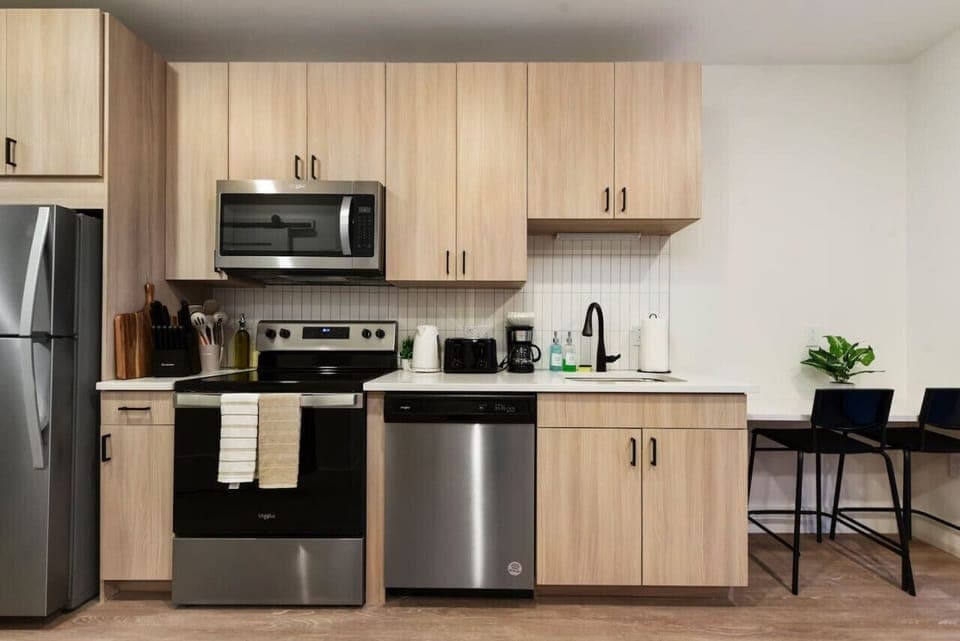 FULLY stocked Kitchen with rice cooker, coffee machine, kettle, pots, pans and SO much more!