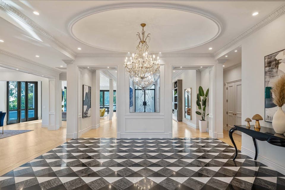 Villa Javu by LuxJB: LA's finest vacation villas & mansion rentals by owners.
