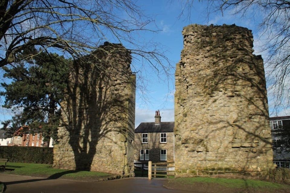 The house between the castle bastions