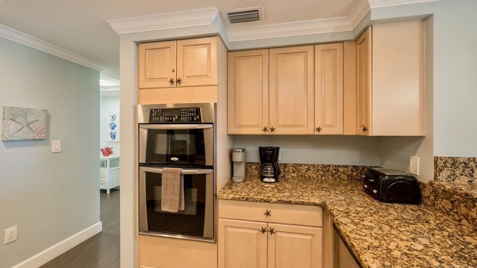 A wall oven/microwave combo make smart use of the space...
