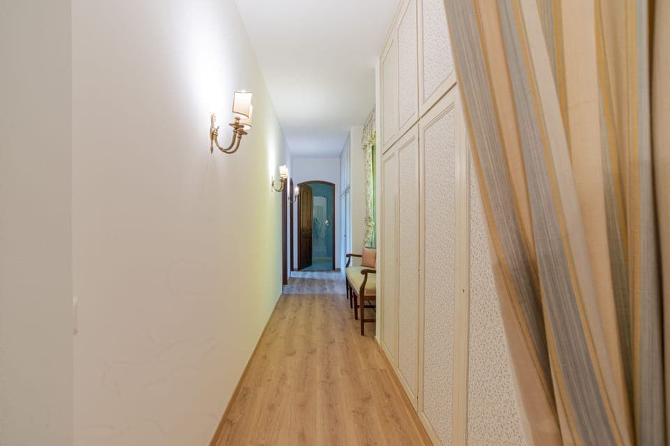 Common area (corridors, hall)