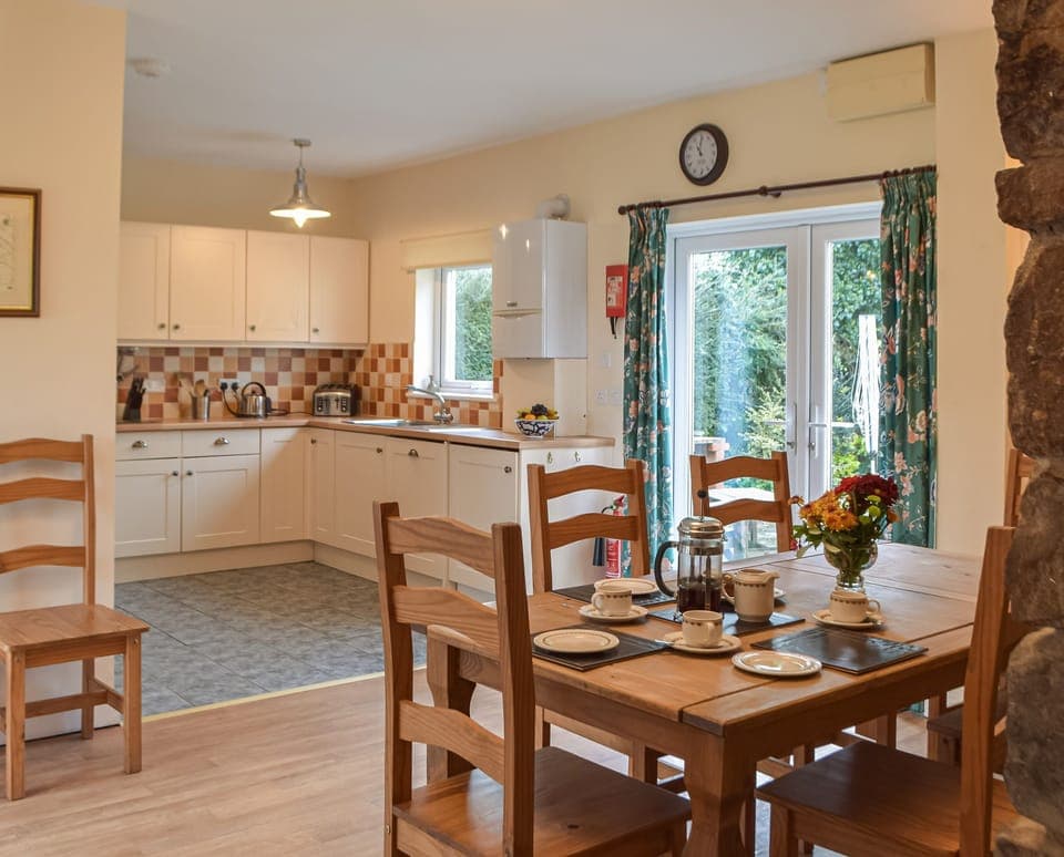 Kitchen/diner | Cowslip Cottage, Keeston