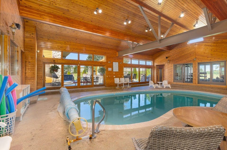 Huge 34*42 ft pool room with 17 ft high ceiling