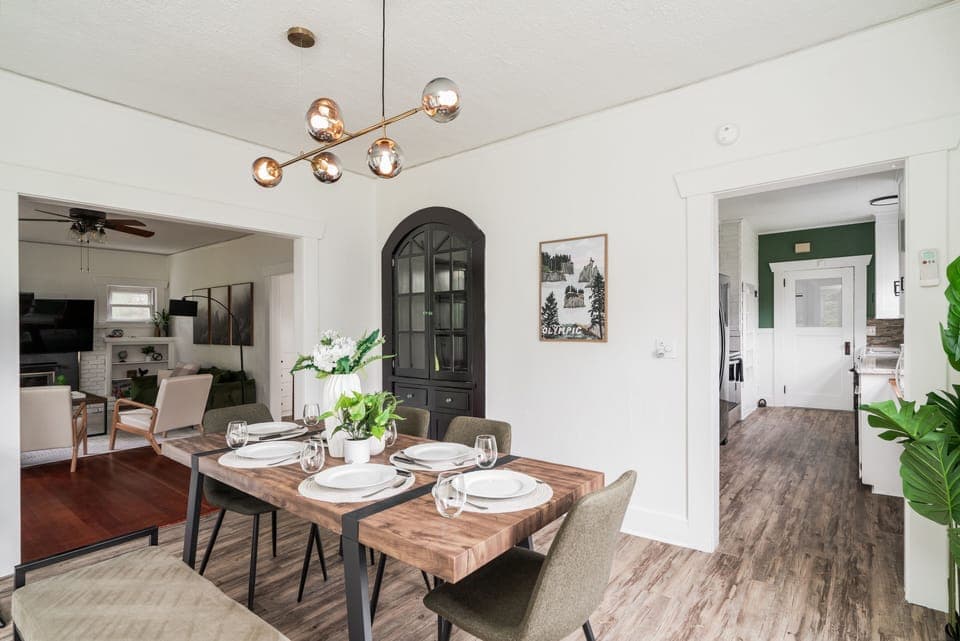 Spacious dining & kitchen: ideal for meals, work & play during your stay.
