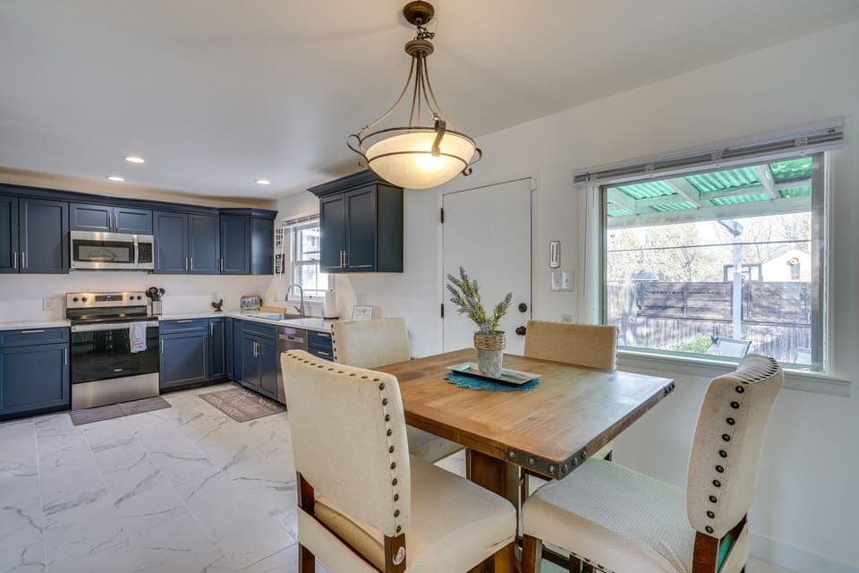 Dining Area | Dishware & Flatware Provided
